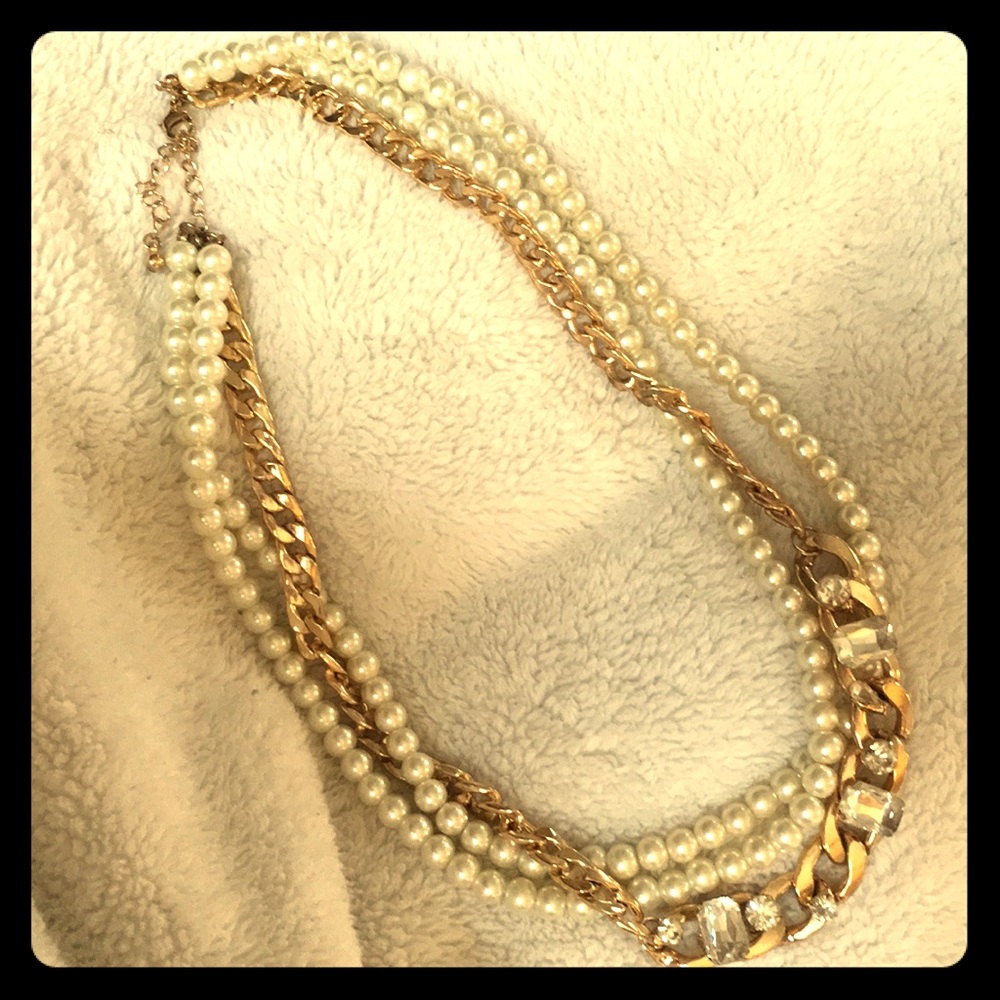 💰5/$25💰Classy faux pearl& CZ 3 strand necklace